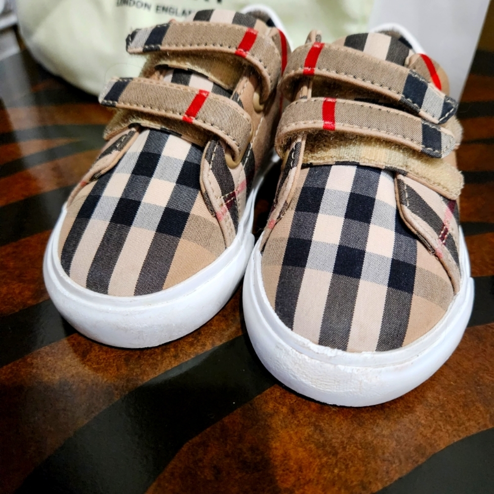 Infant Burberry shoes